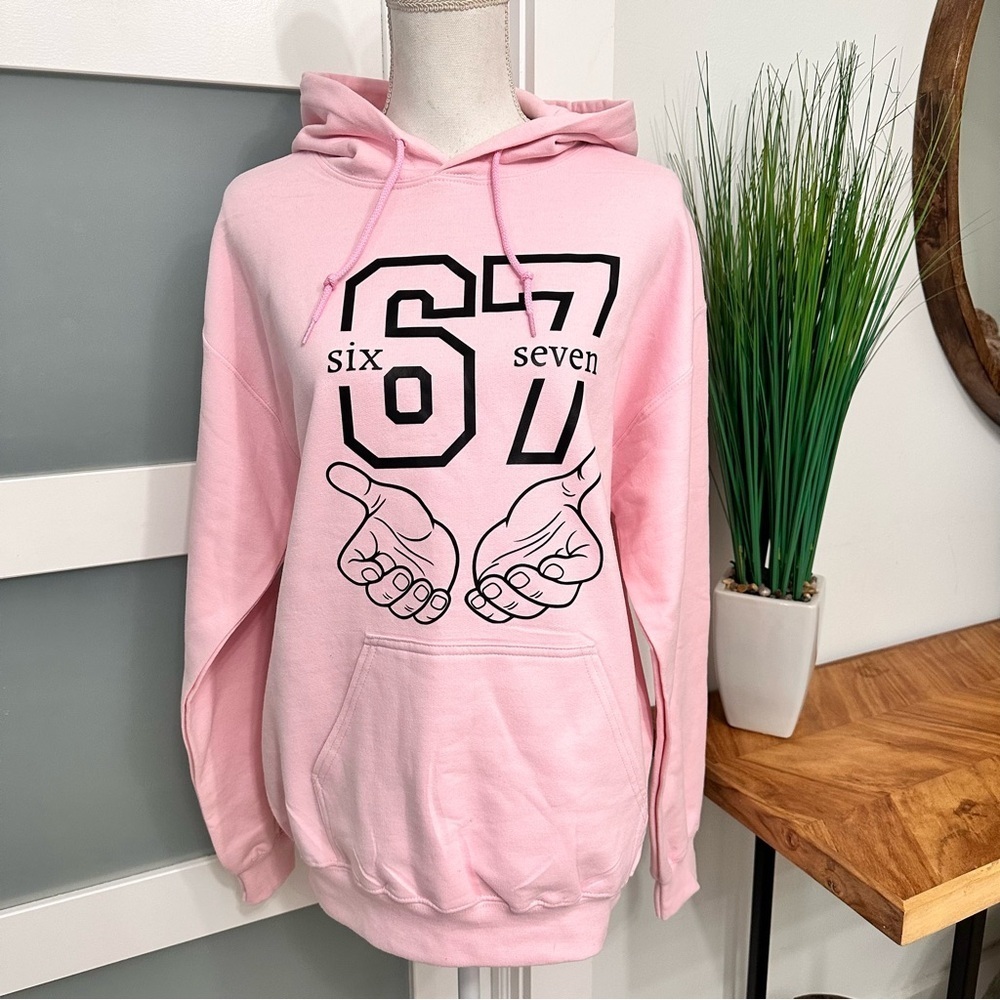 Gildan Pink 67 Hoodie SZ Medium Casual Streetwear NWOT